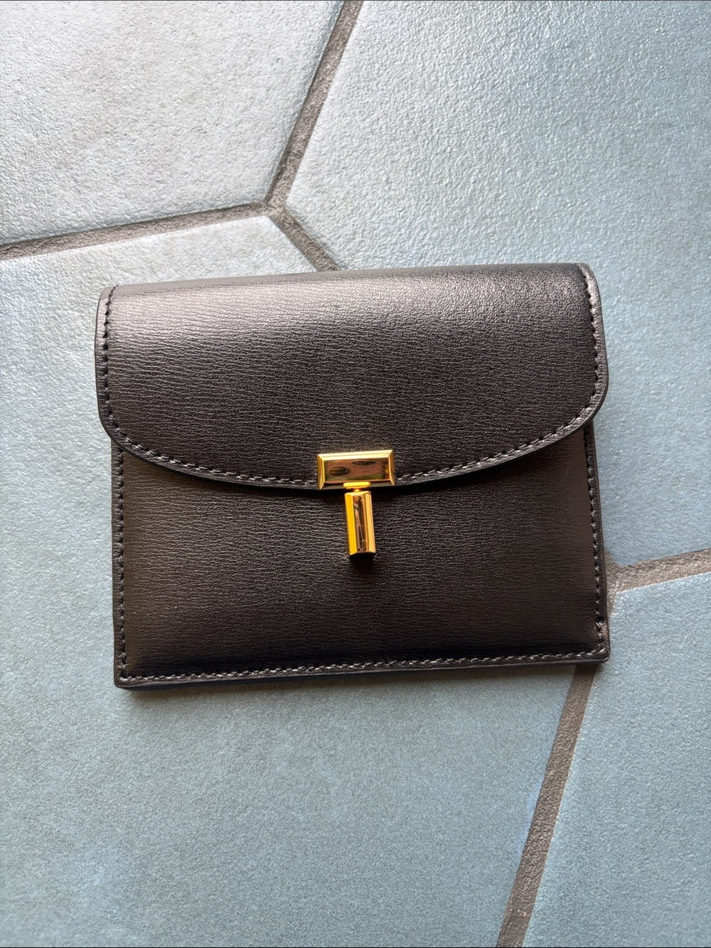 TOTEME T-lock leather cardholder black